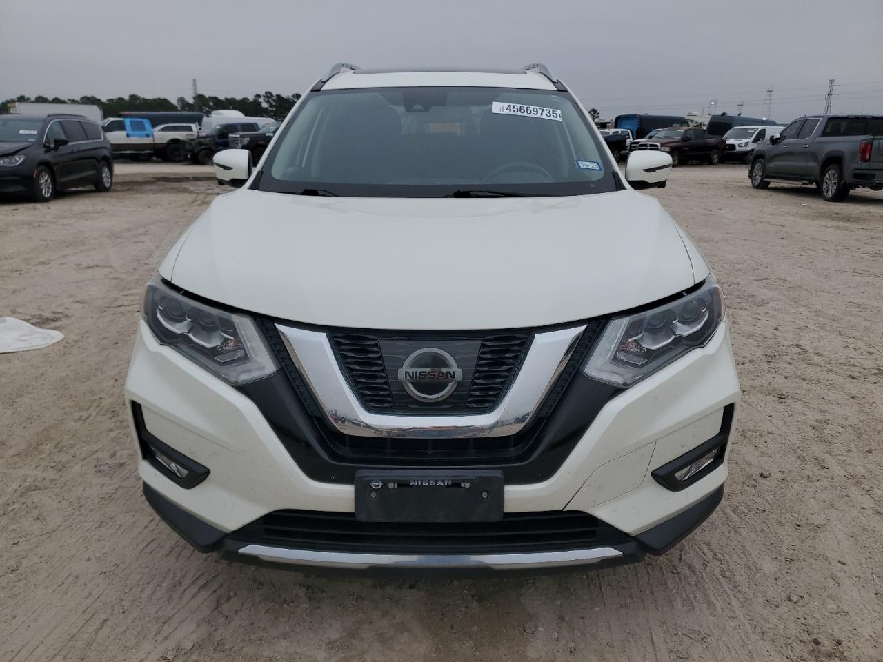 2017 Nissan Rogue - Image 5