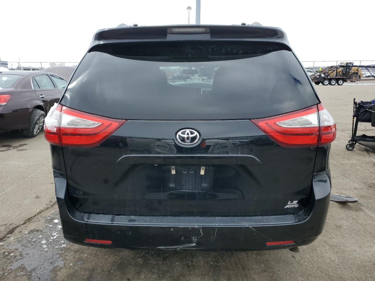 2017 Toyota Sienna - Image 6