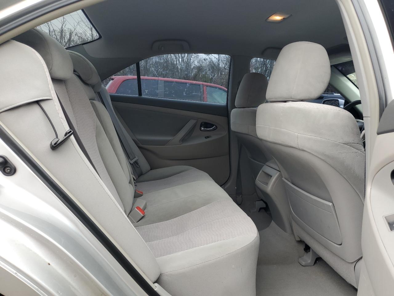 2010 Toyota Camry - Image 10