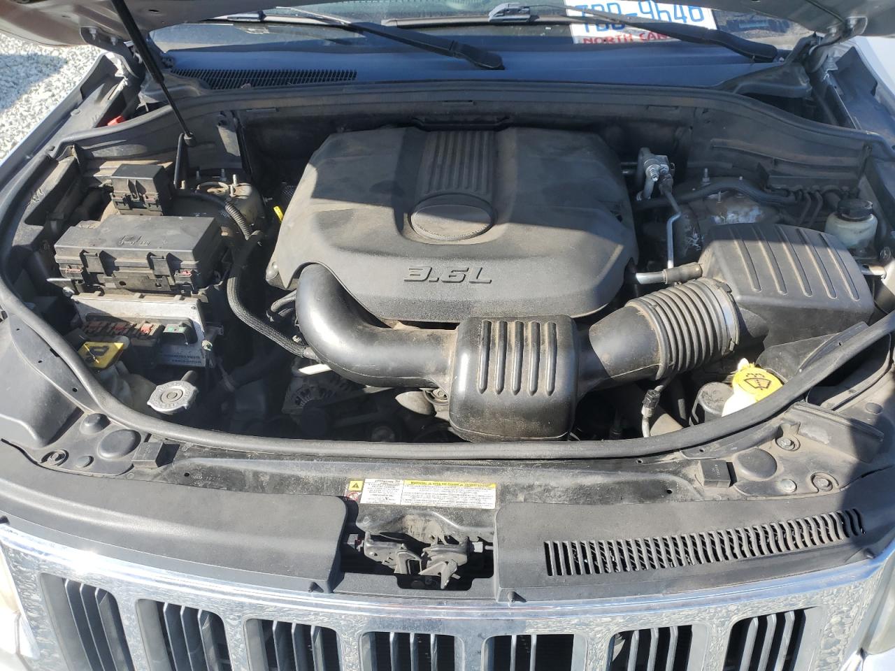 2011 Jeep Grand Cherokee - Image 12
