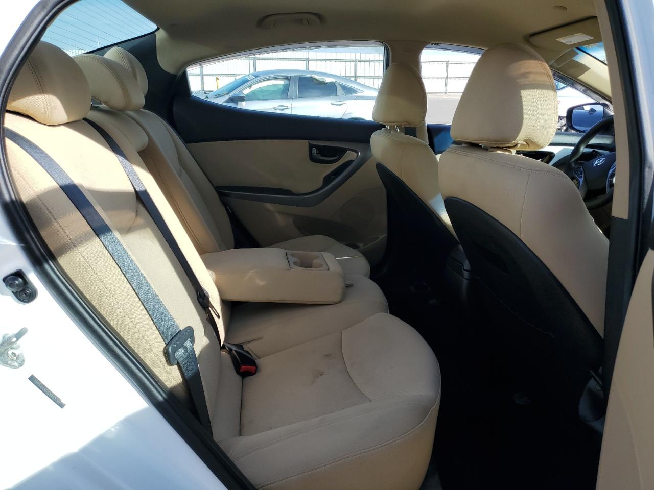 2013 Hyundai Elantra - Image 10