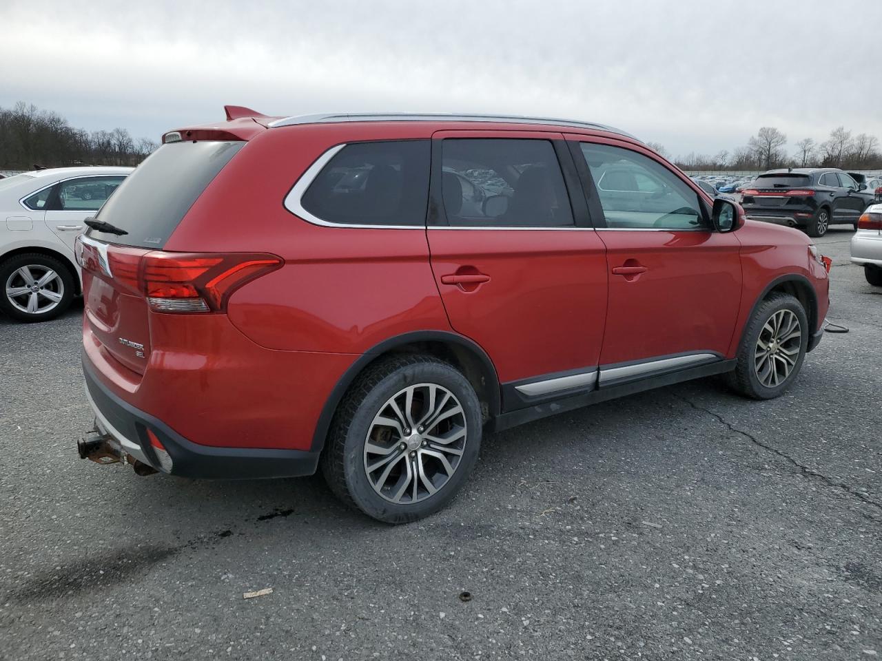 2017 Mitsubishi Outlander - Image 3