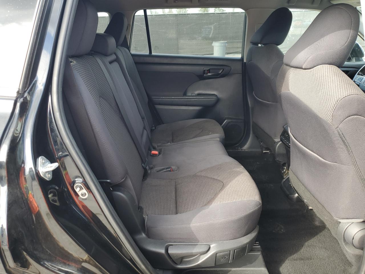 2022 Toyota Highlander - Image 11