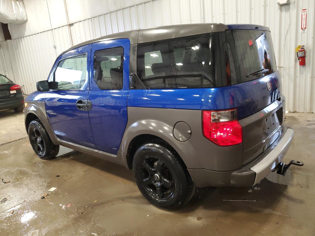 2004 Honda Element - Image 2