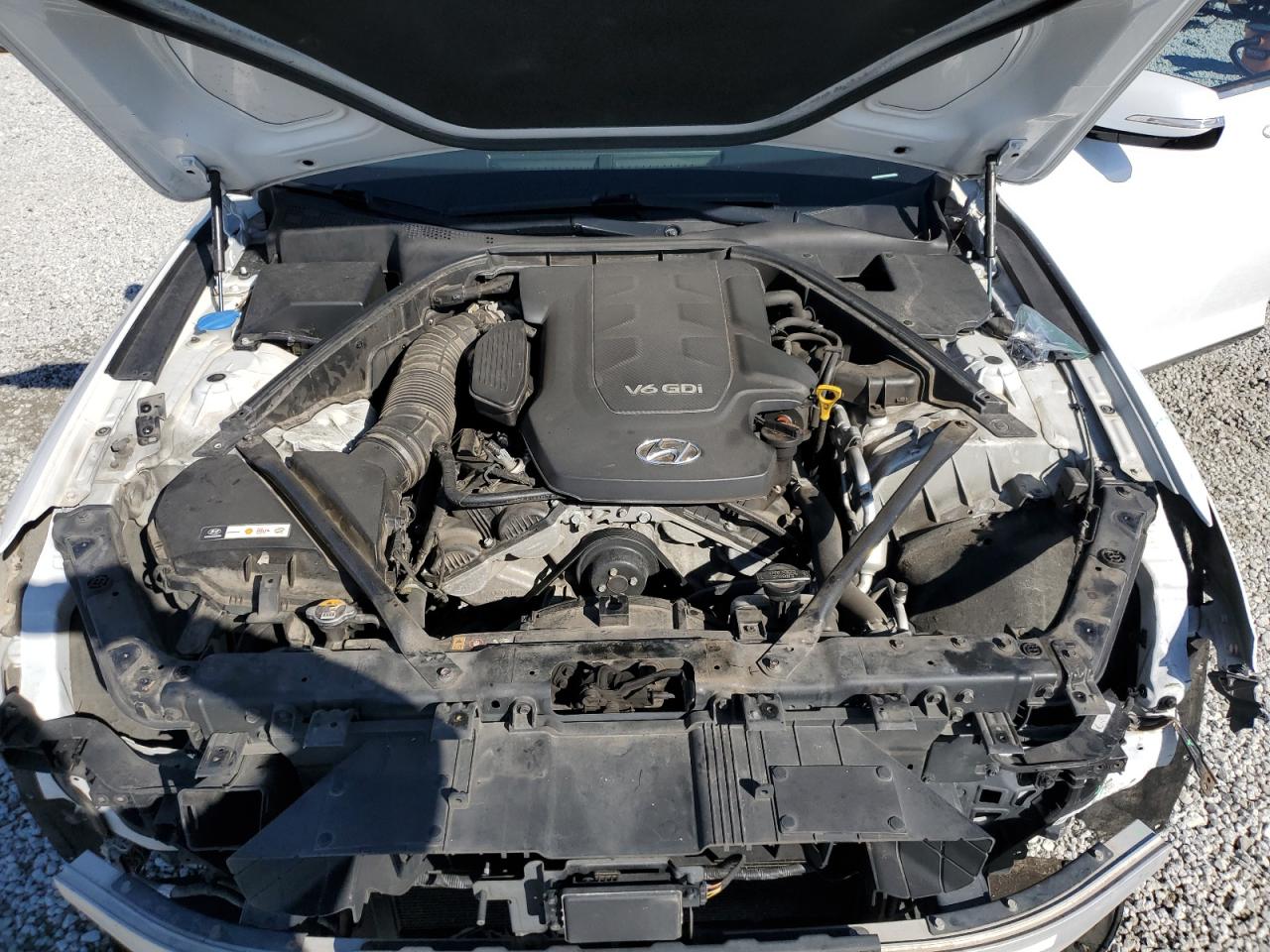 2015 Hyundai Genesis - Image 11