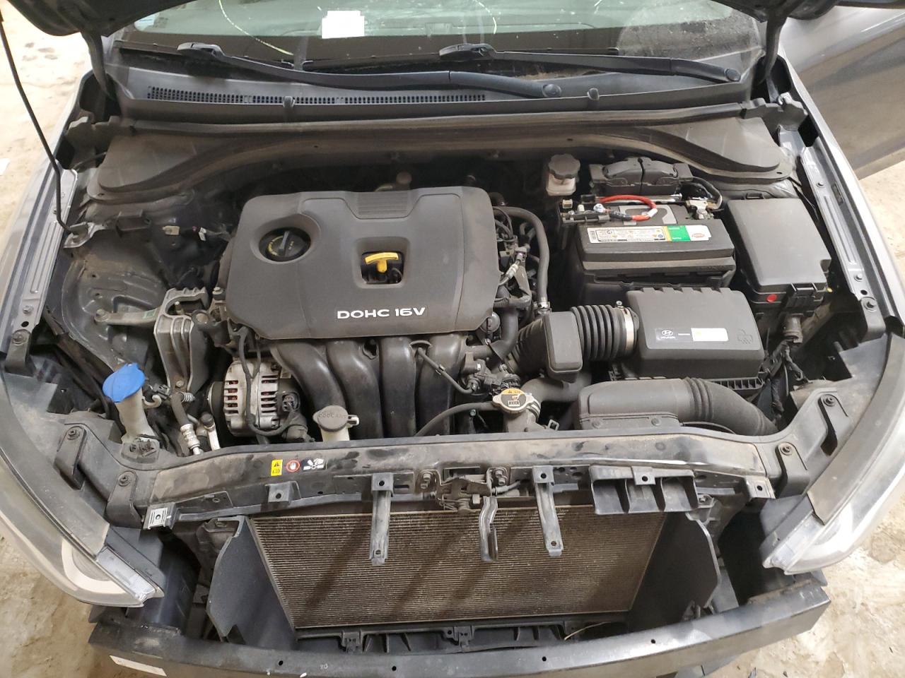 2018 Hyundai Elantra - Image 11
