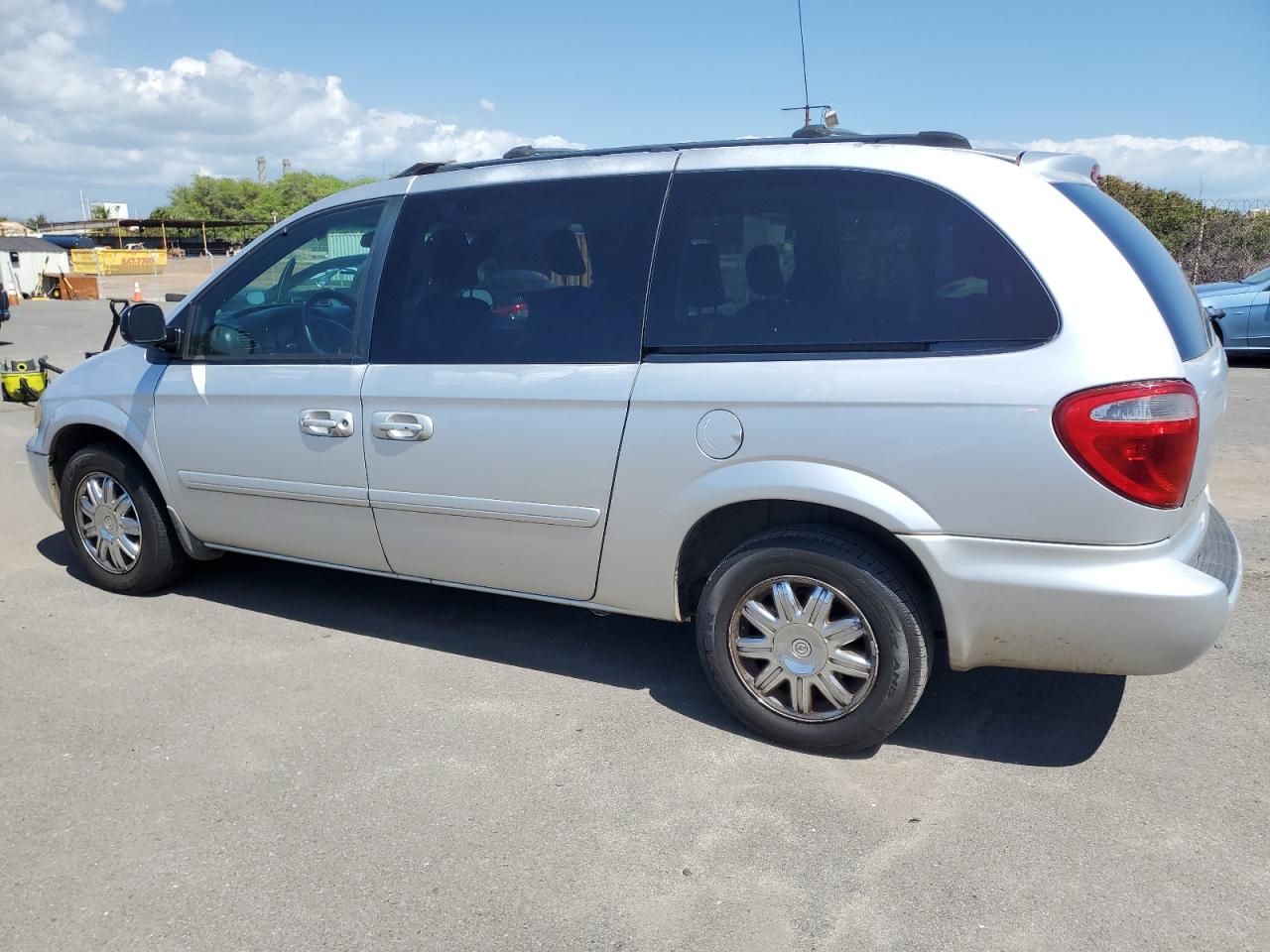 2004 Dodge Caravan - Image 2