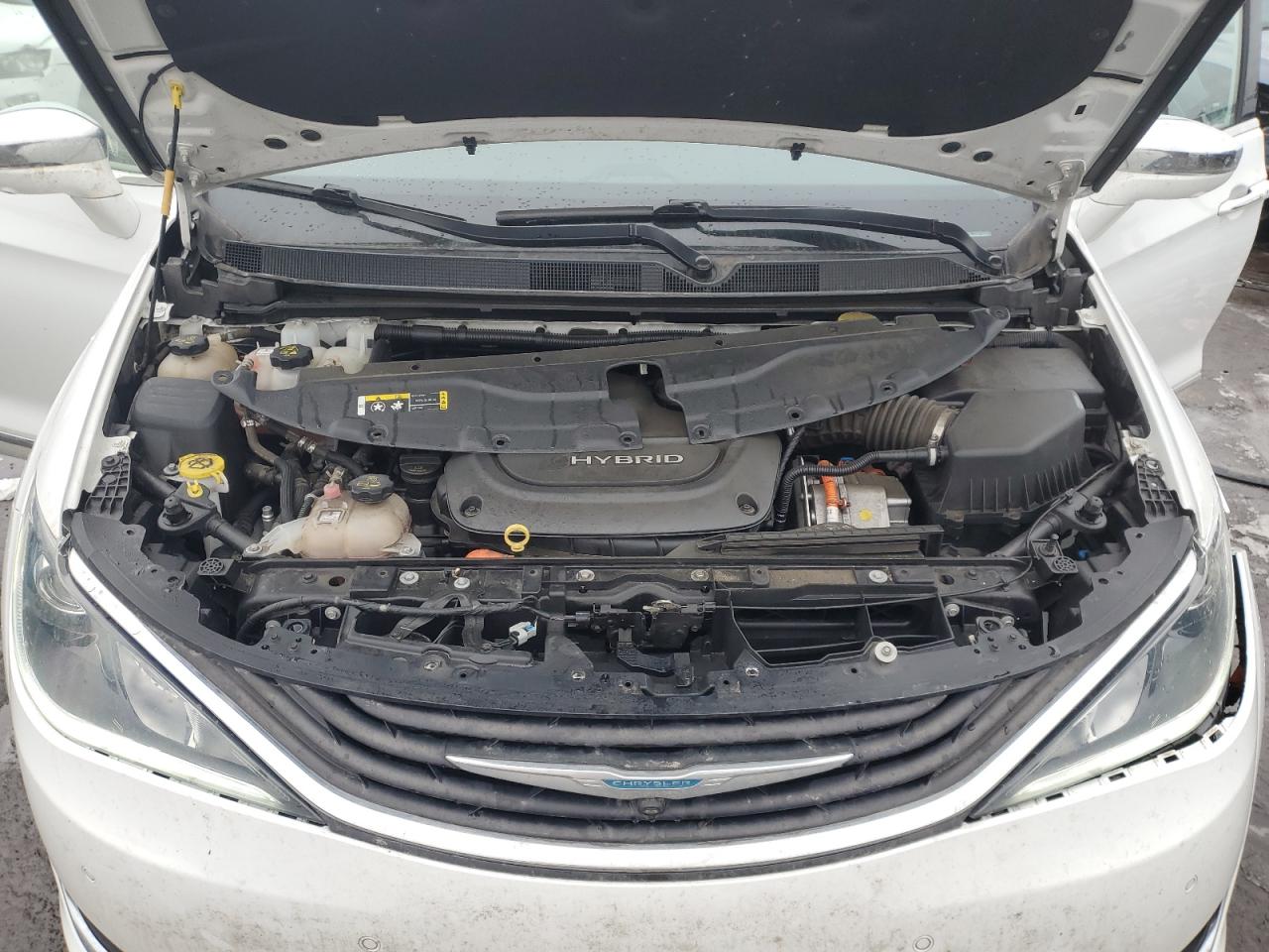 2018 Chrysler Pacifica - Image 12