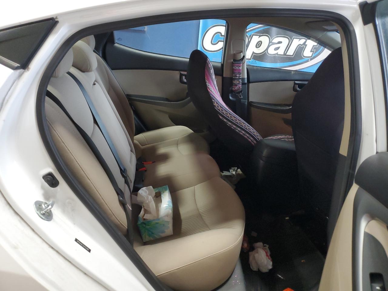 2016 Hyundai Elantra - Image 10