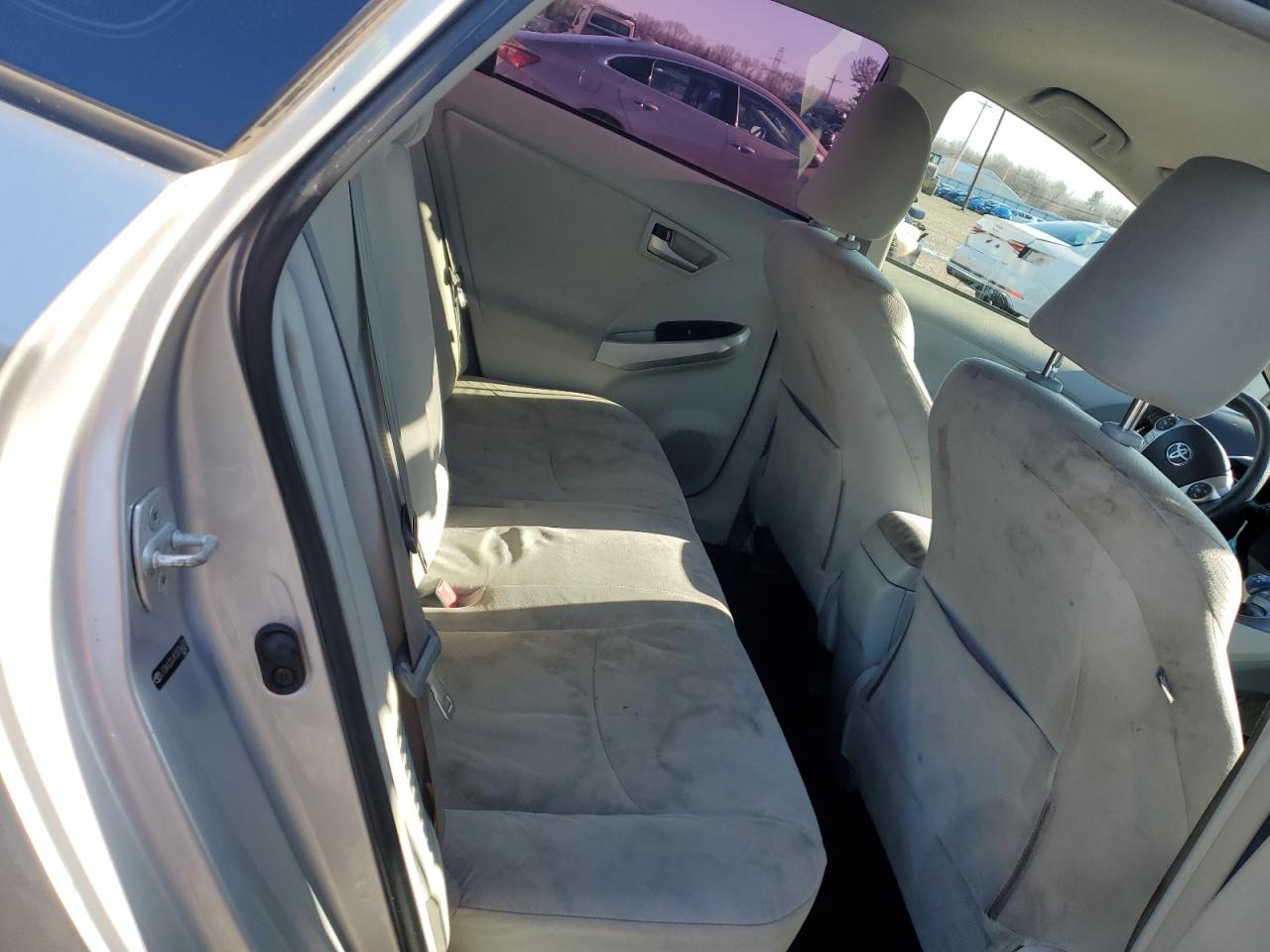 2012 Toyota Prius - Image 10
