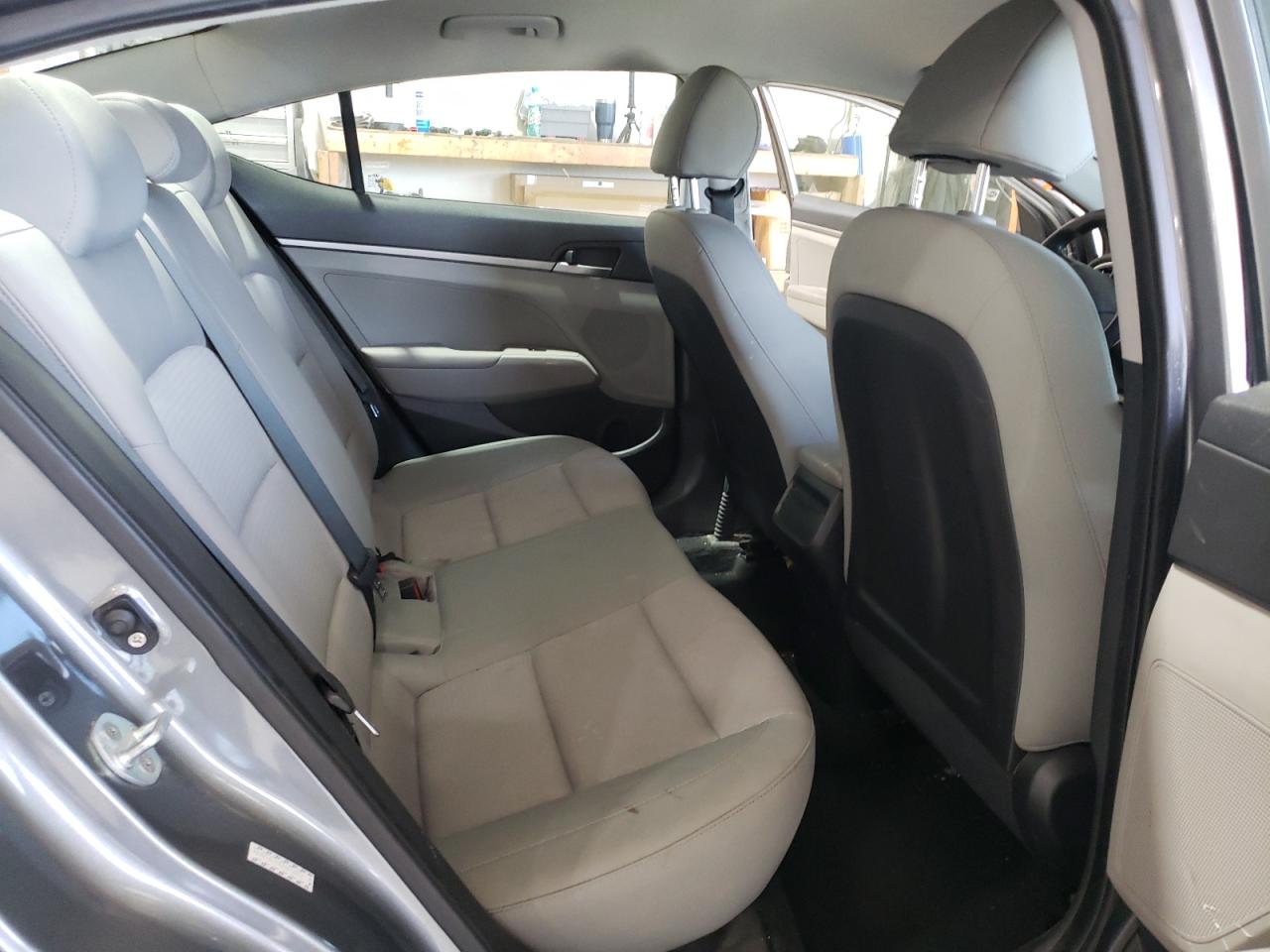 2017 Hyundai Elantra - Image 10