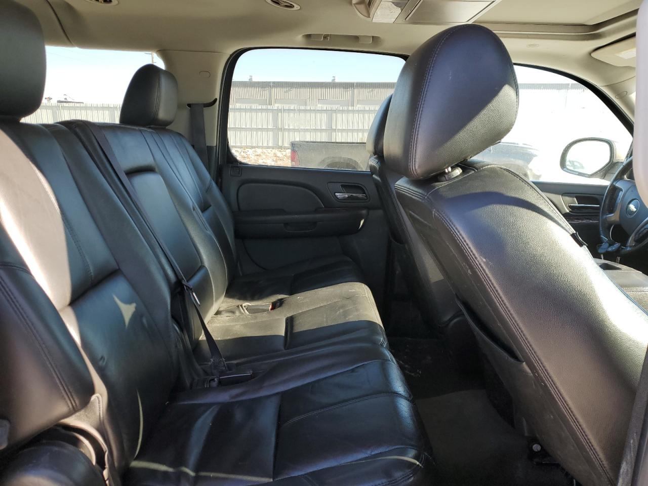 2013 Chevrolet Suburban - Image 12