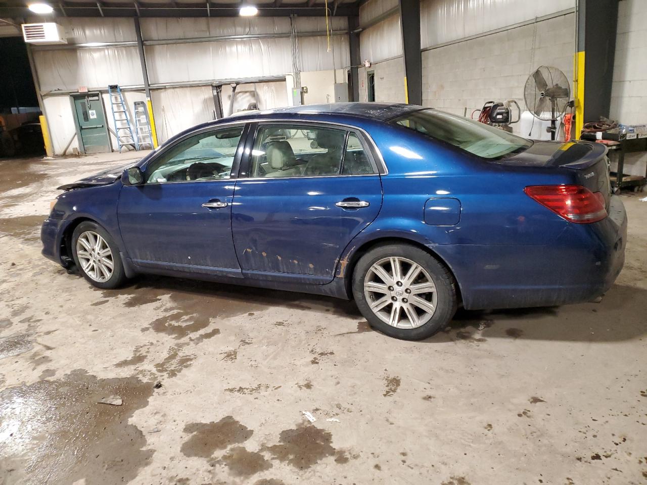 2008 Toyota Avalon - Image 2