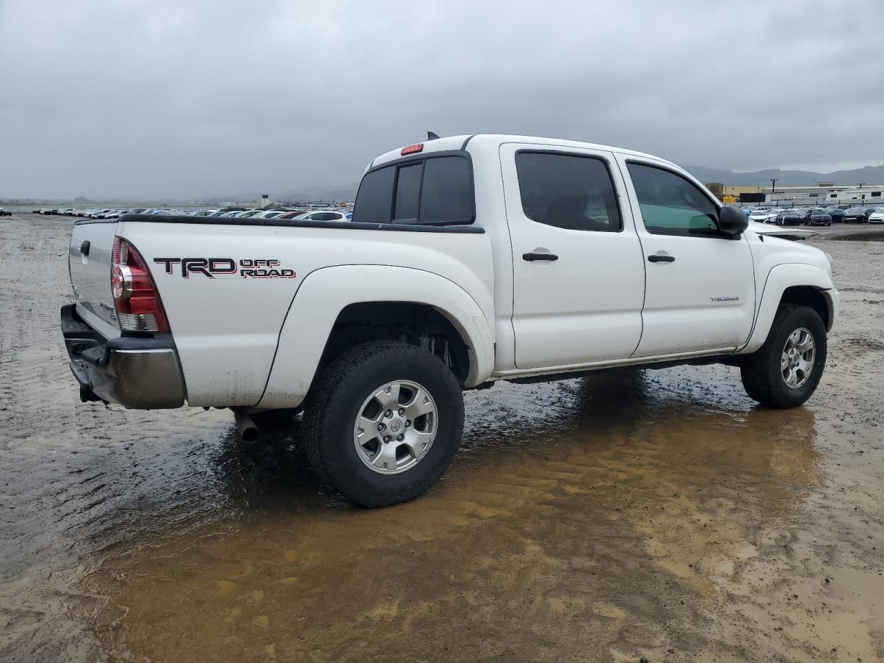 2015 Toyota Tacoma - Image 3