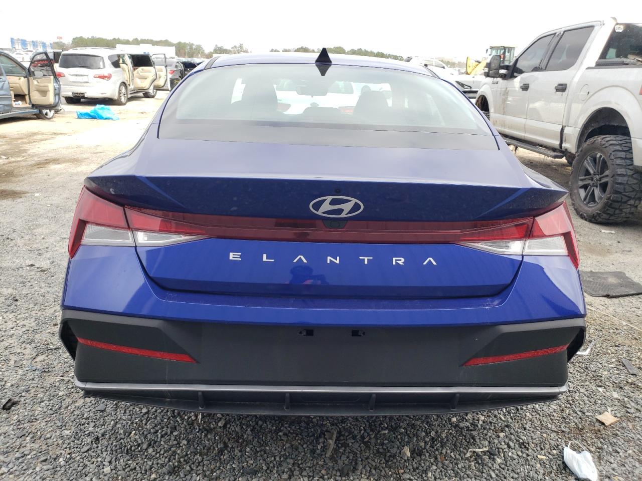 2024 Hyundai Elantra - Image 6