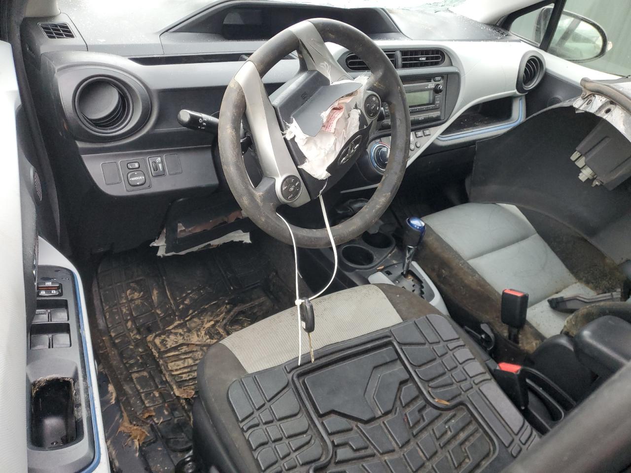2012 Toyota Prius - Image 8