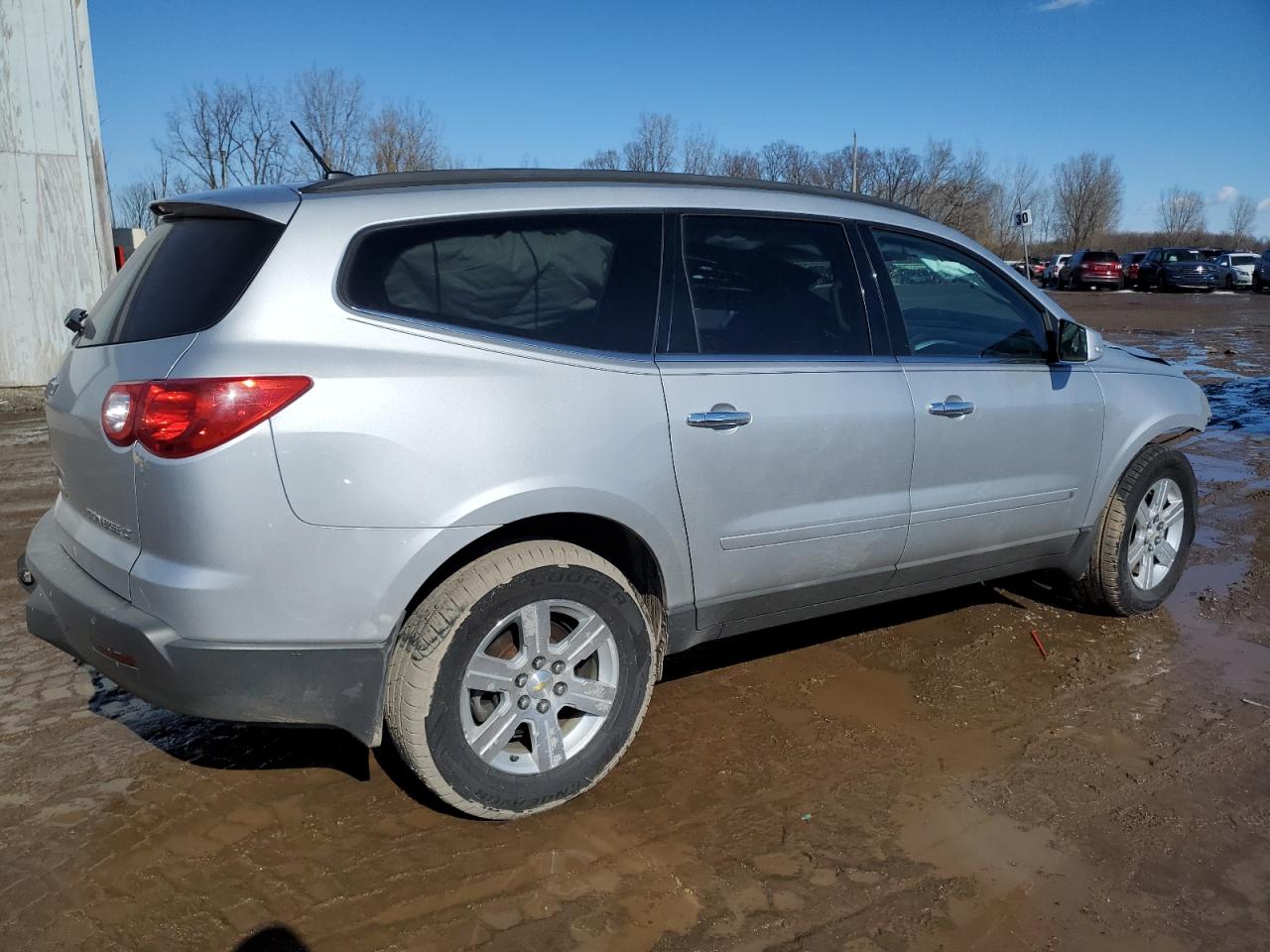 2010 Chevrolet Traverse - Image 3