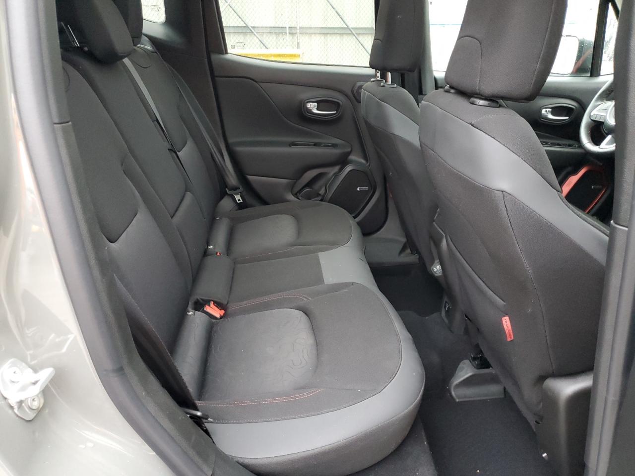 2021 Jeep Renegade - Image 11