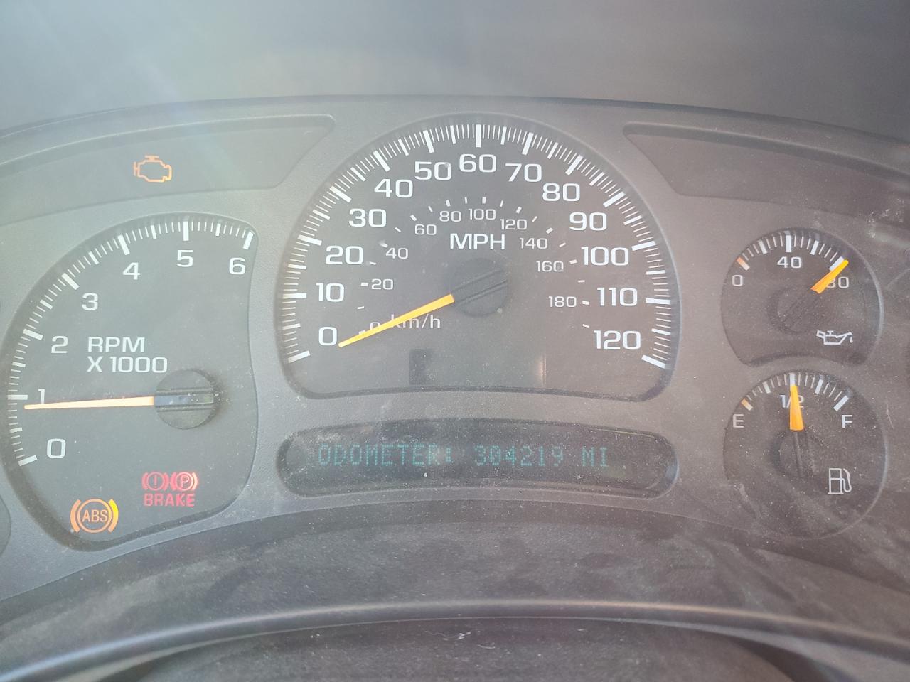 2004 Chevrolet Silverado - Image 9
