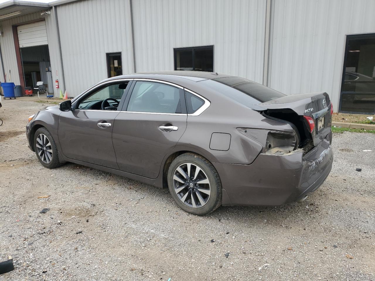 2017 Nissan Altima - Image 2