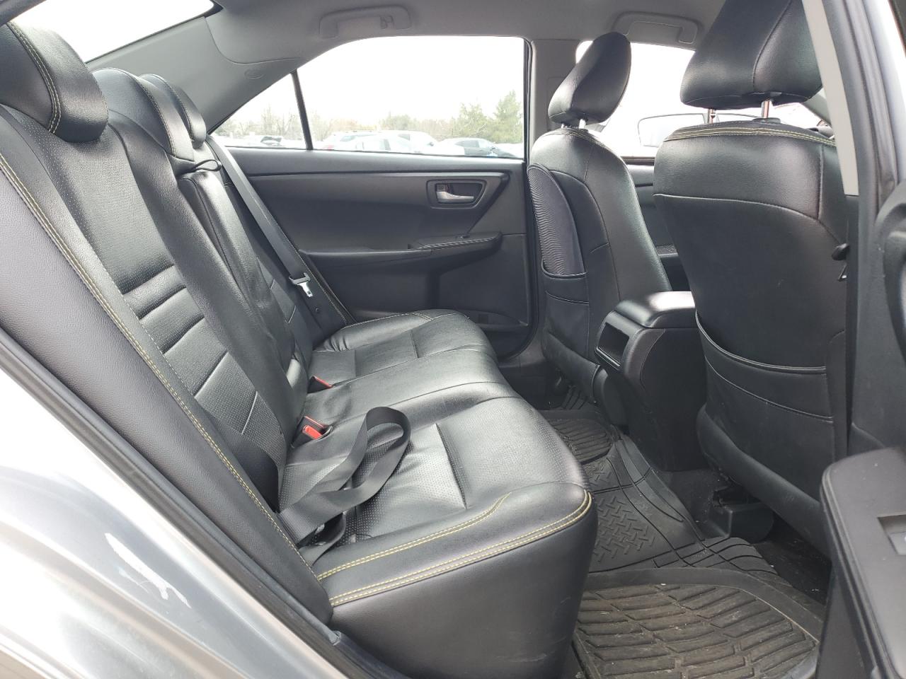 2015 Toyota Camry - Image 10