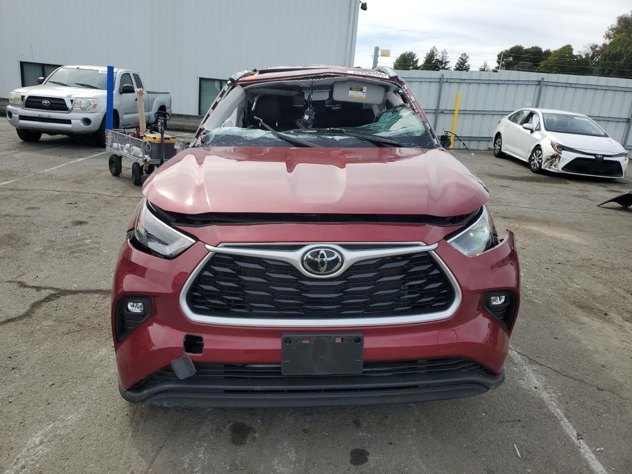 2022 Toyota Highlander - Image 5