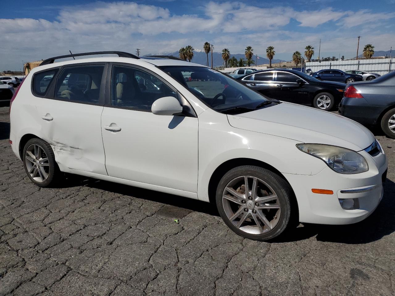 2010 Hyundai Elantra - Image 4