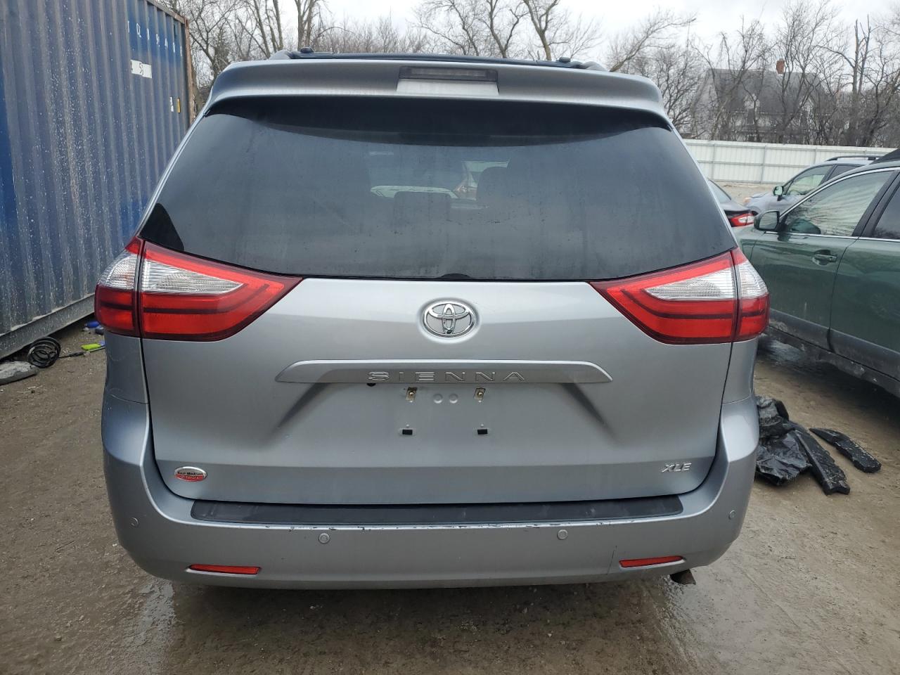 2015 Toyota Sienna - Image 6