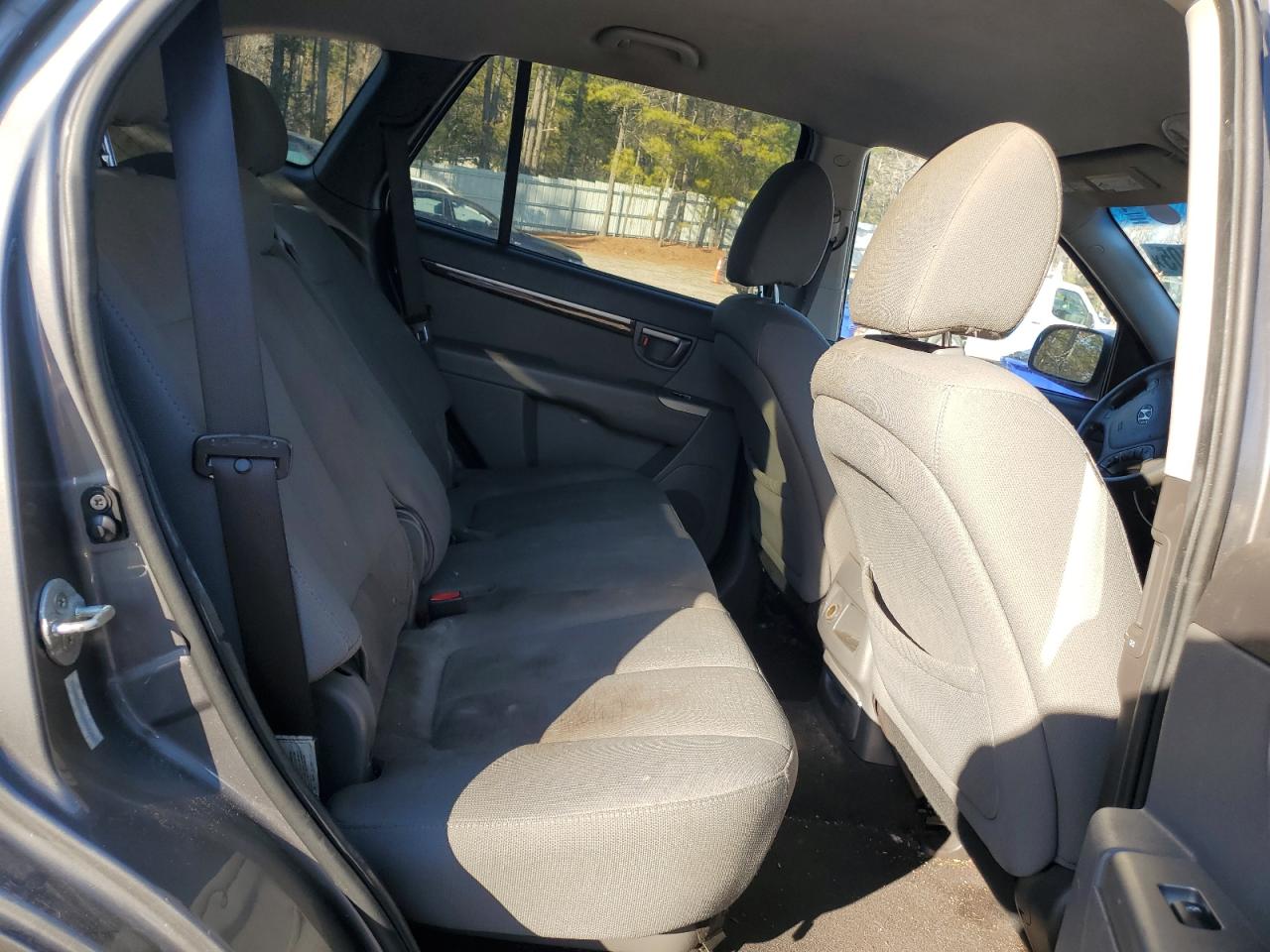 2010 Hyundai Santa Fe - Image 11
