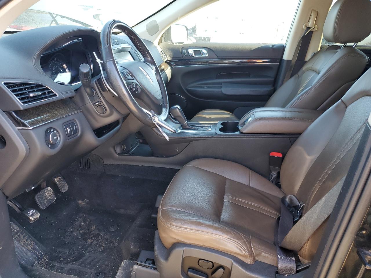 2013 Lincoln MKT - Image 7