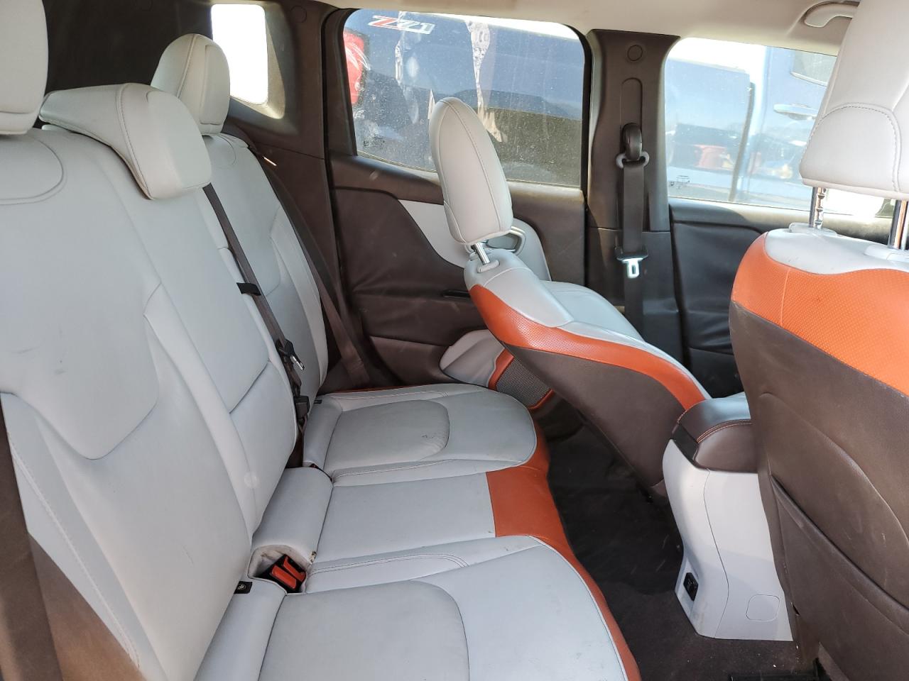 2016 Jeep Renegade - Image 11