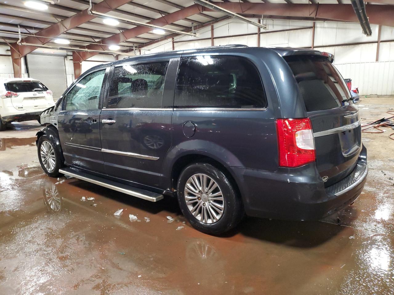 2014 Chrysler Town & Country - Image 2