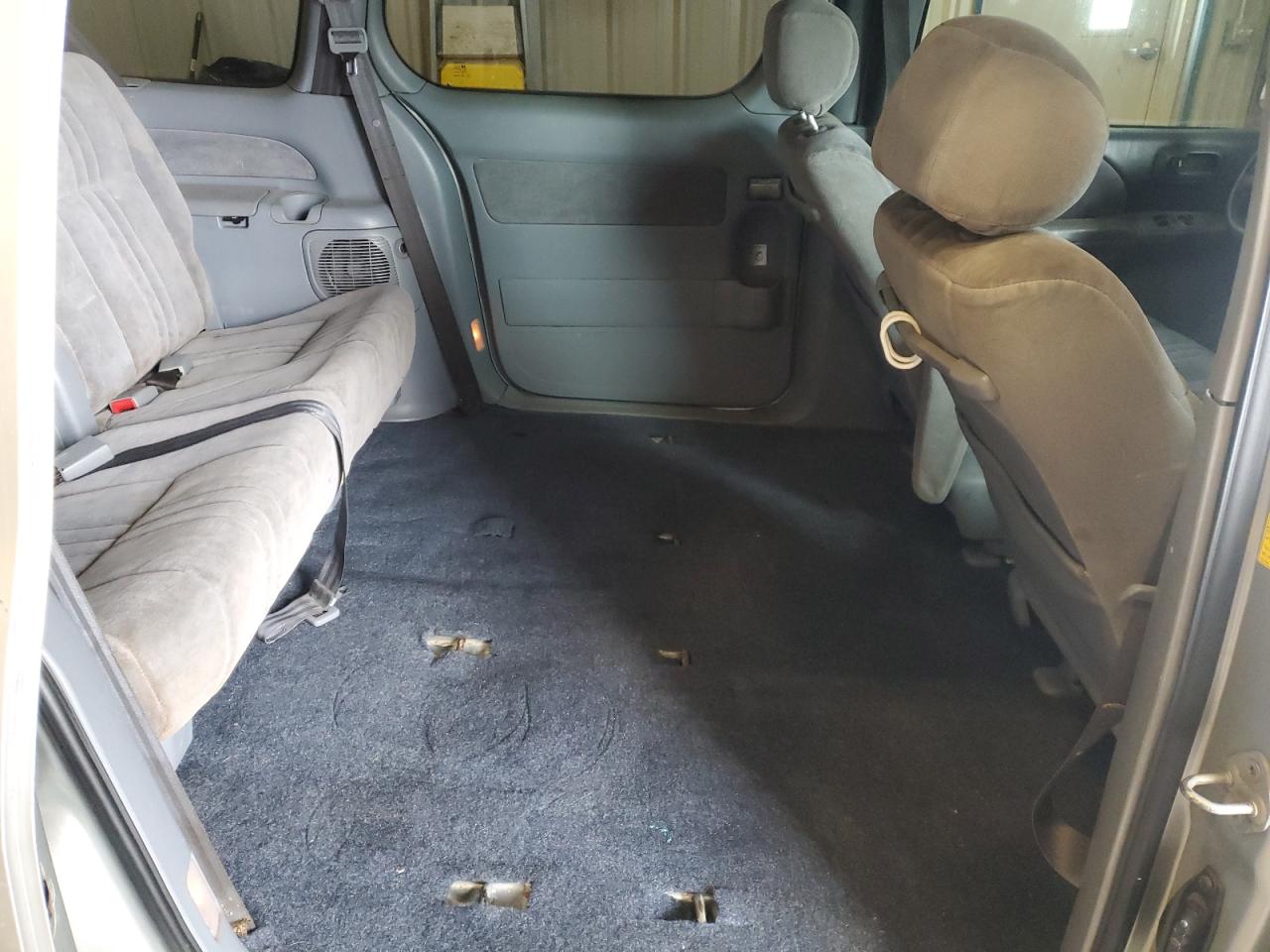 2002 Toyota Sienna - Image 11