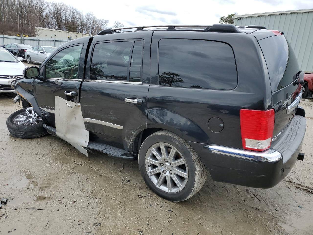 2007 Chrysler Aspen - Image 2