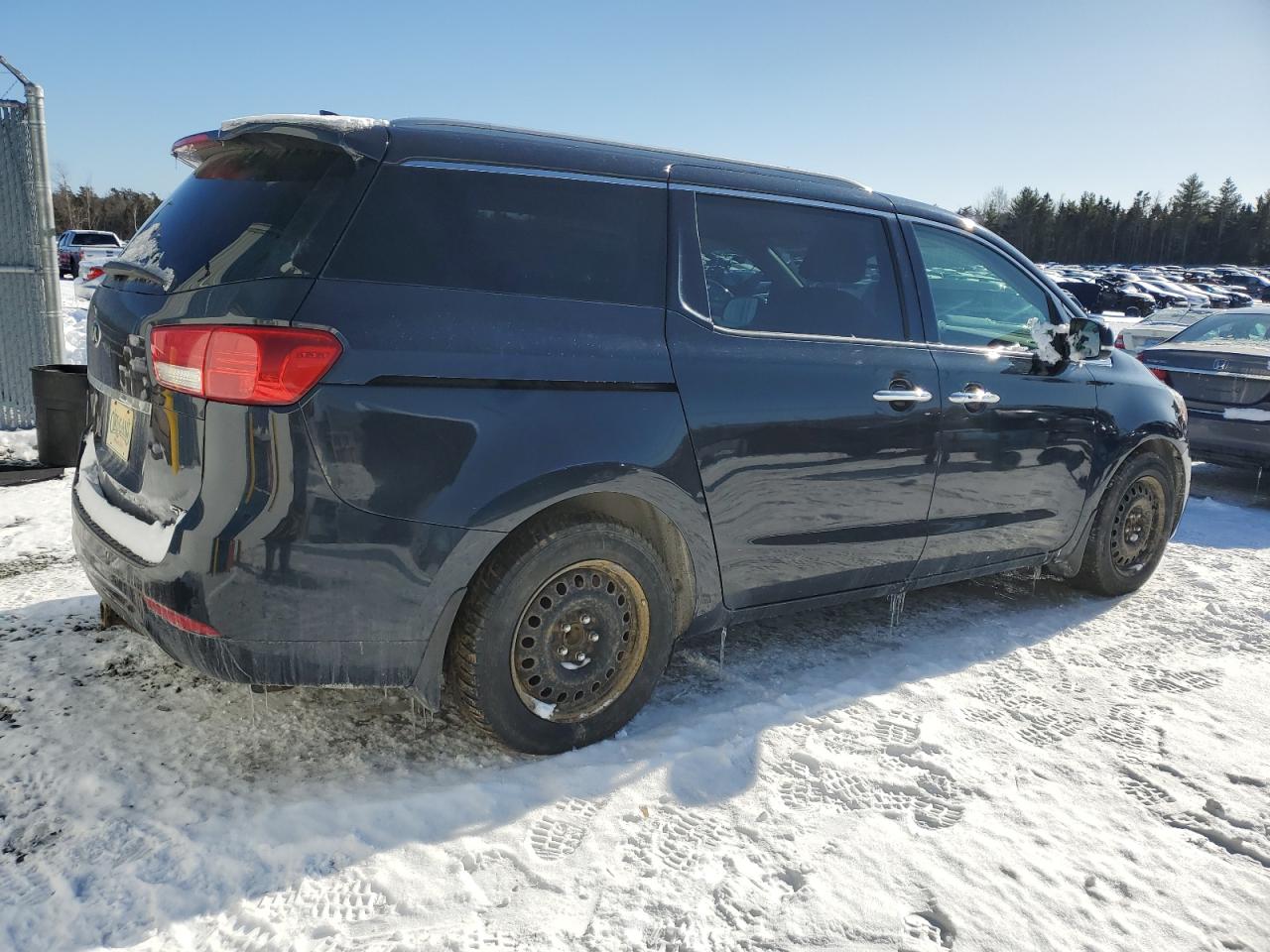 2017 Kia Sedona - Image 3