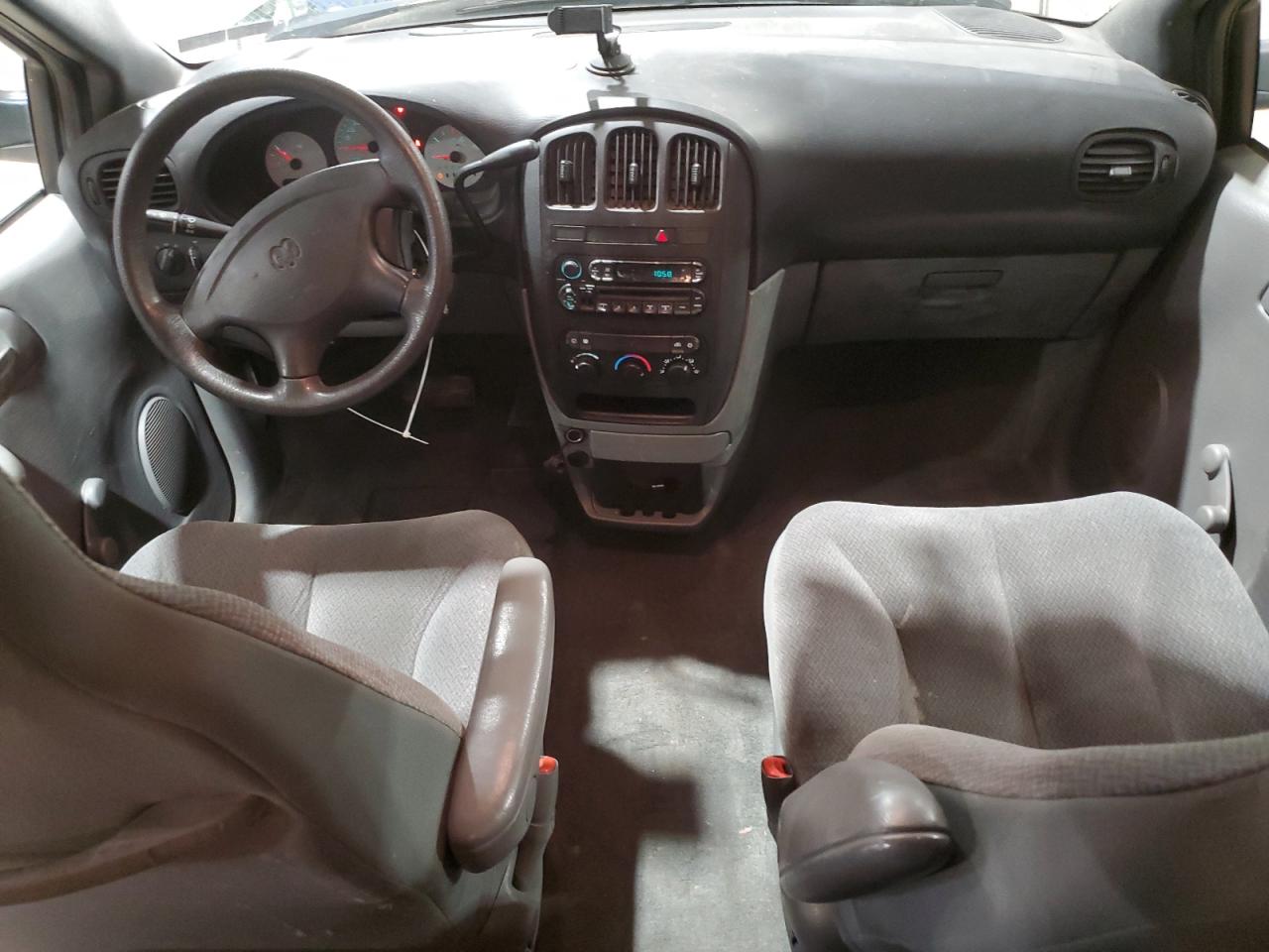 2004 Dodge Caravan - Image 8