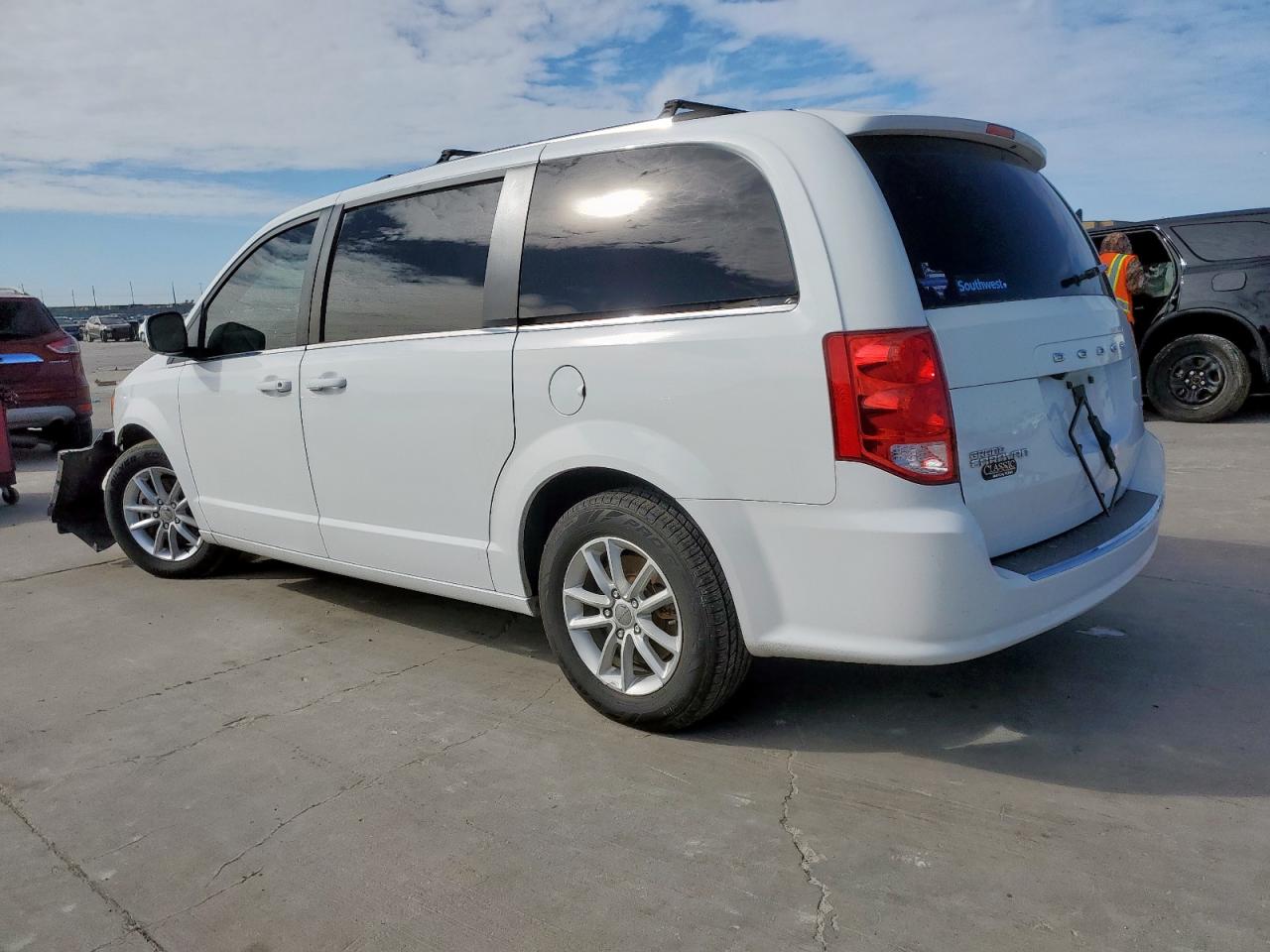 2019 Dodge Caravan - Image 2