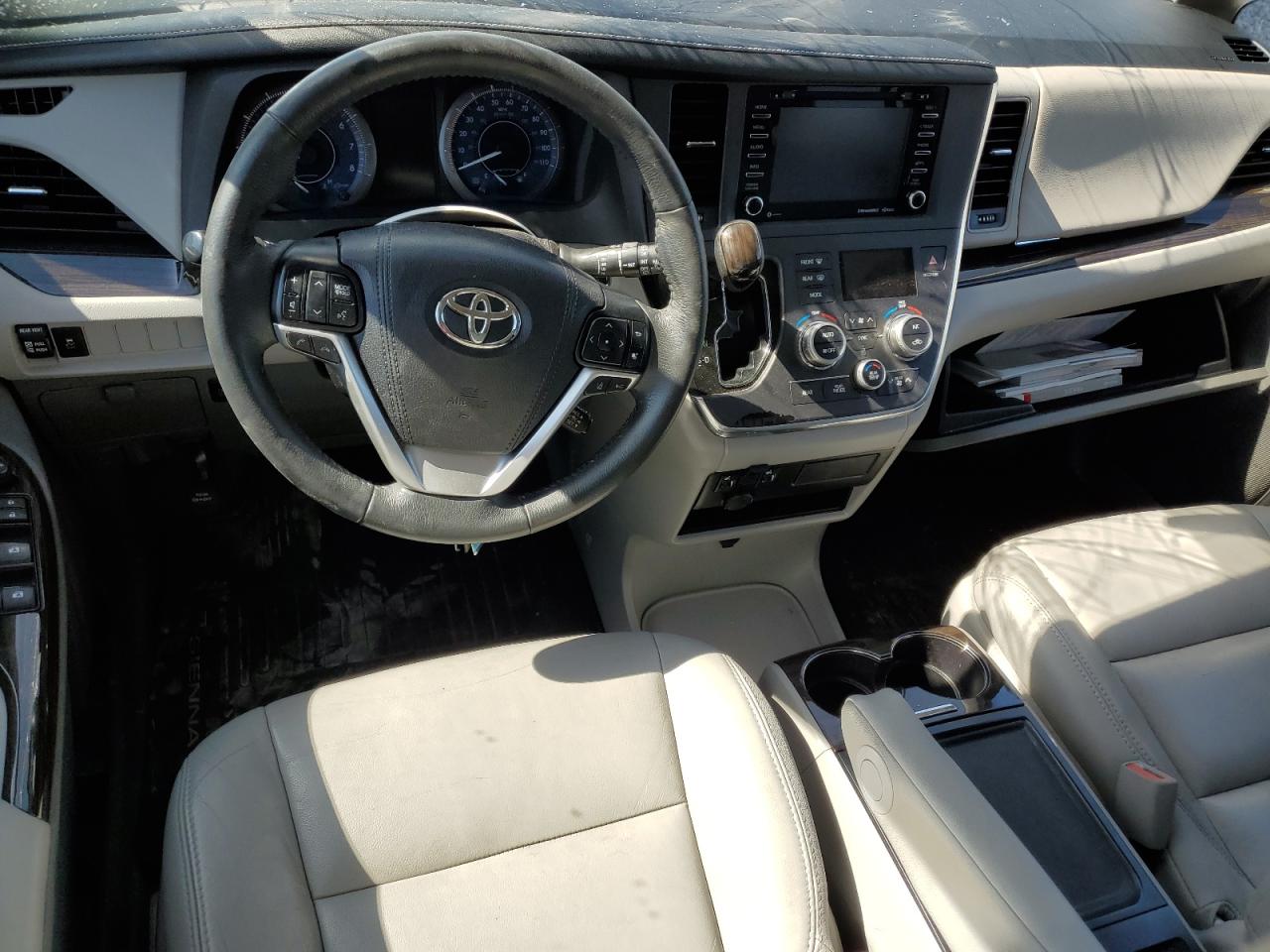 2018 Toyota Sienna - Image 8