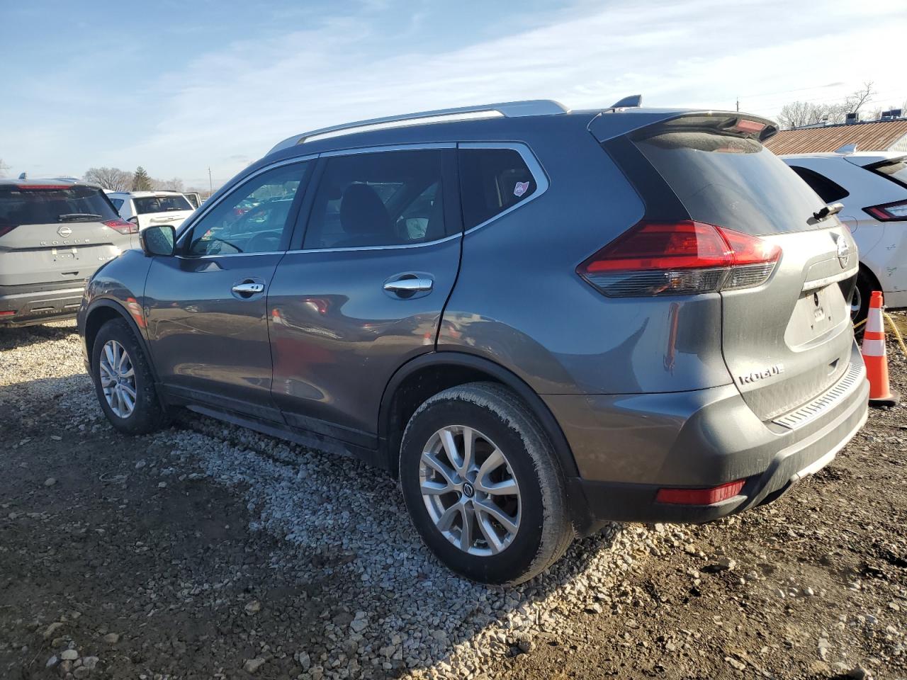 2017 Nissan Rogue - Image 2