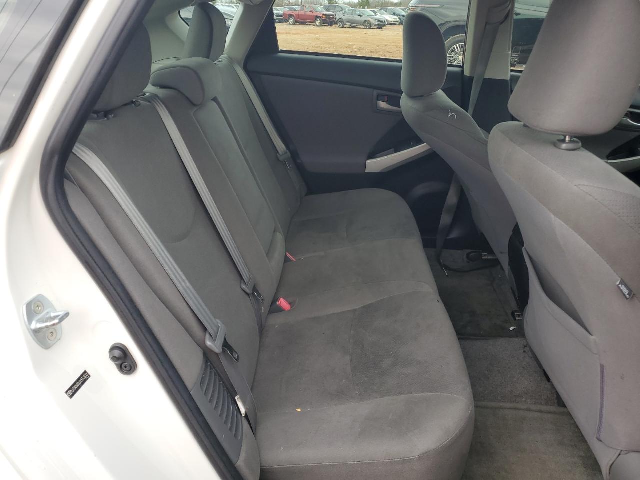 2012 Toyota Prius - Image 10