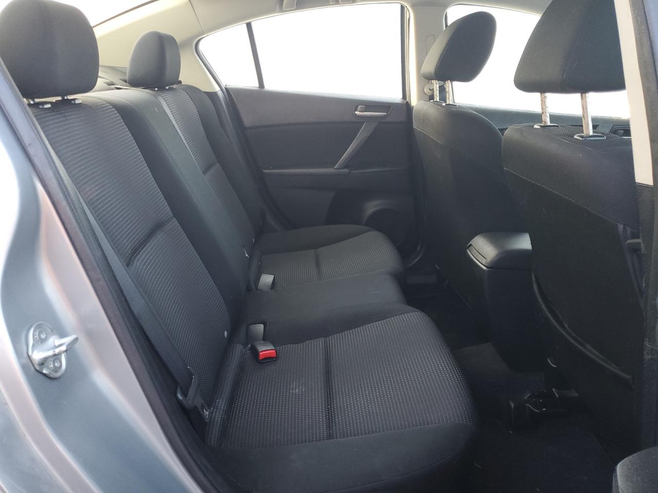 2013 Mazda 3 - Image 10