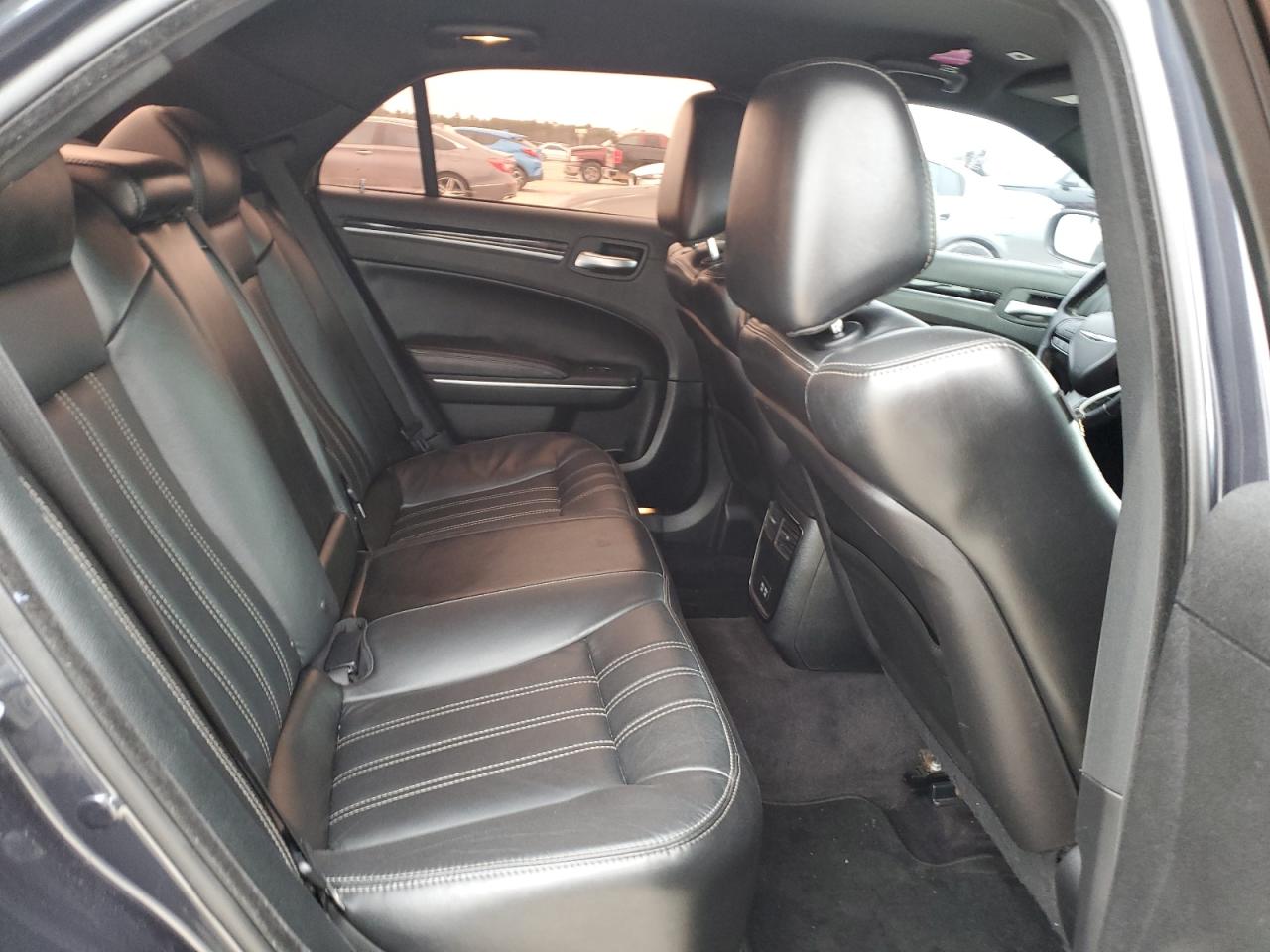 2018 Chrysler 300 - Image 10