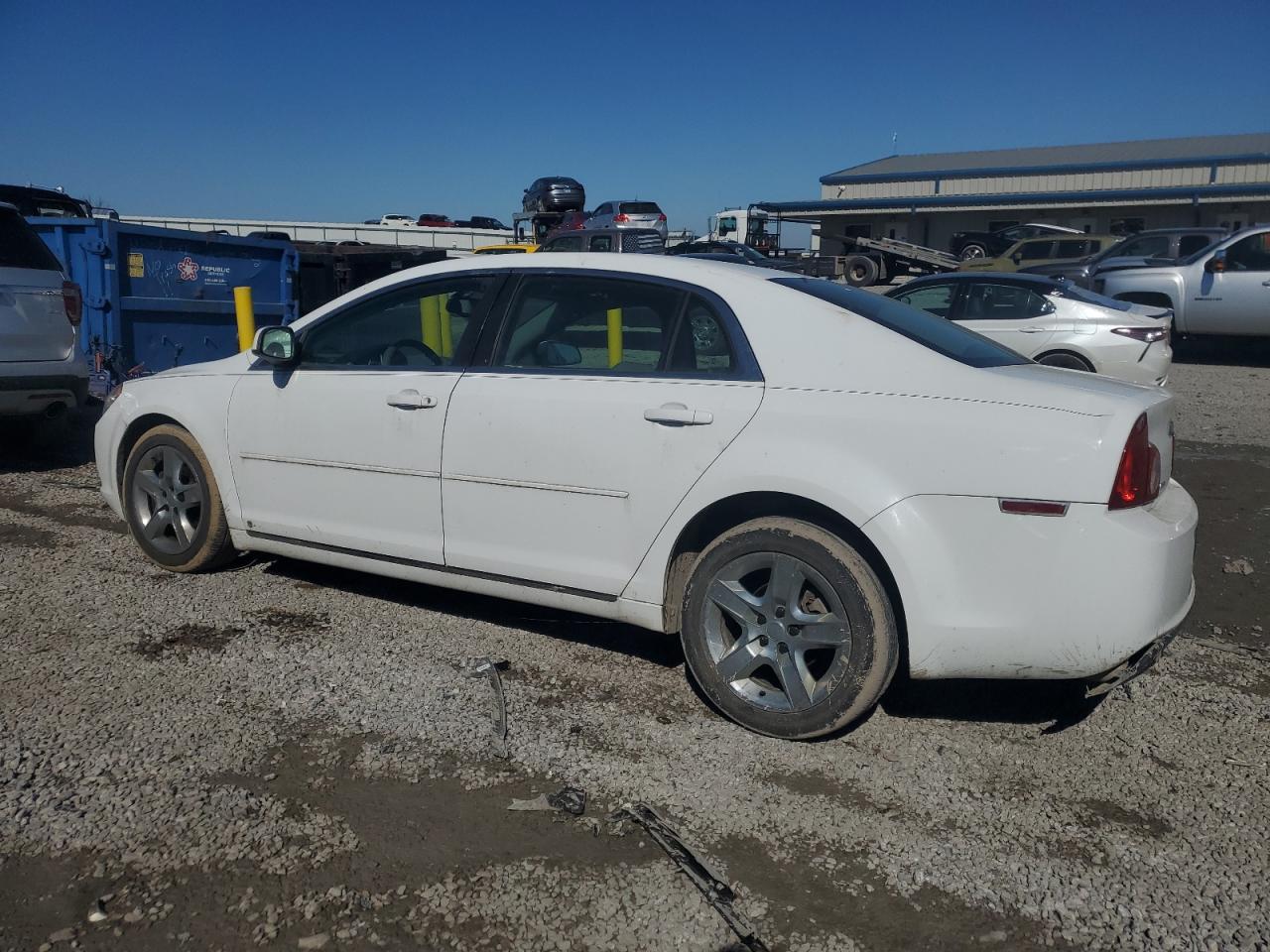 2009 Chevrolet Malibu - Image 2