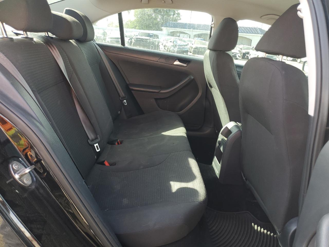 2016 Volkswagen Jetta - Image 10