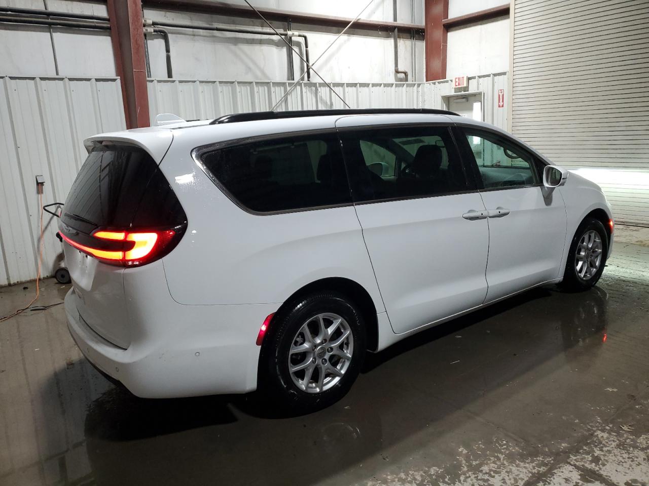2022 Chrysler Pacifica - Image 3