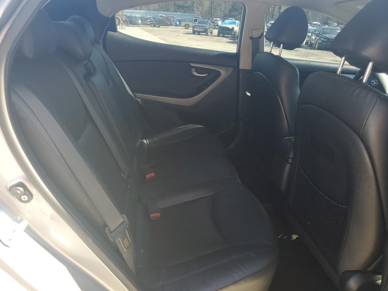 2015 Hyundai Elantra - Image 10