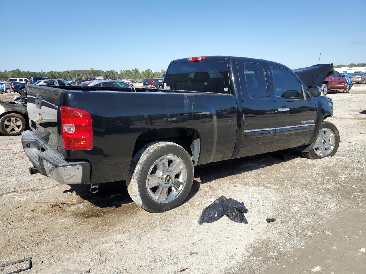 2012 Chevrolet Silverado - Image 3