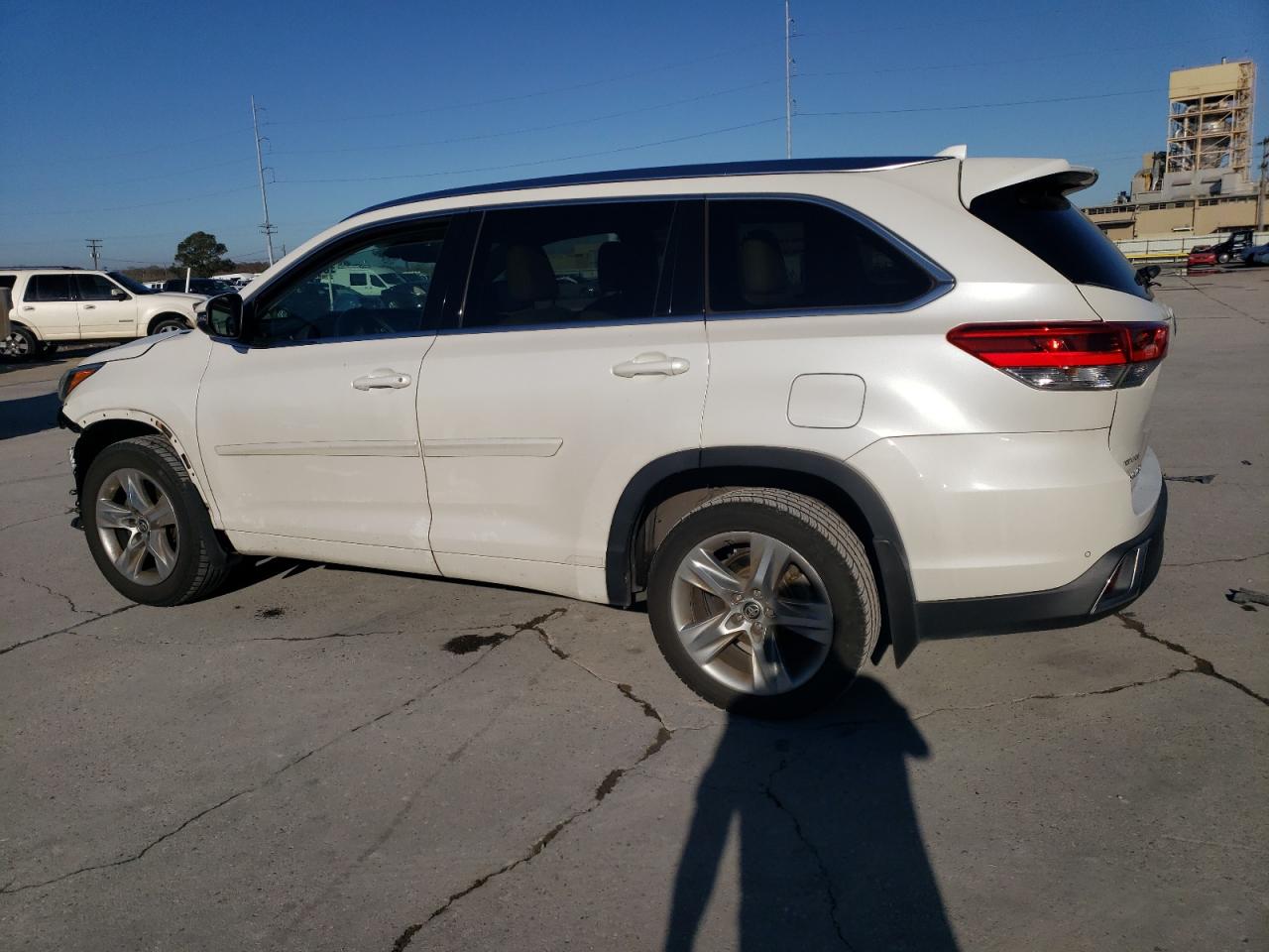 2018 Toyota Highlander - Image 2