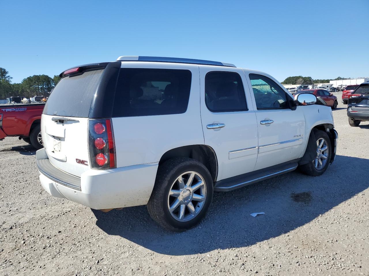 2010 GMC Yukon - Image 3