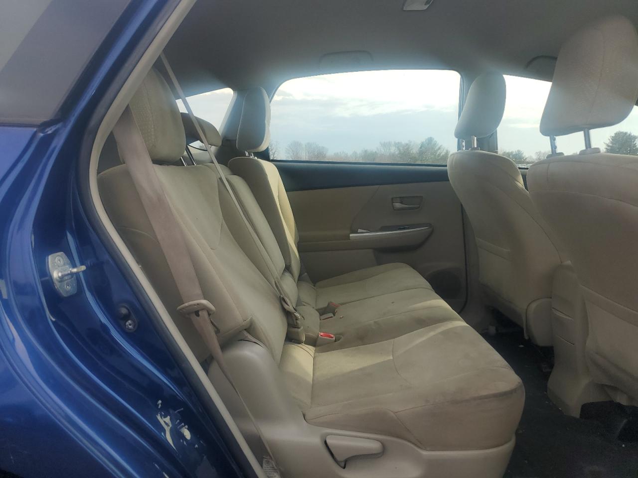 2014 Toyota Prius - Image 10
